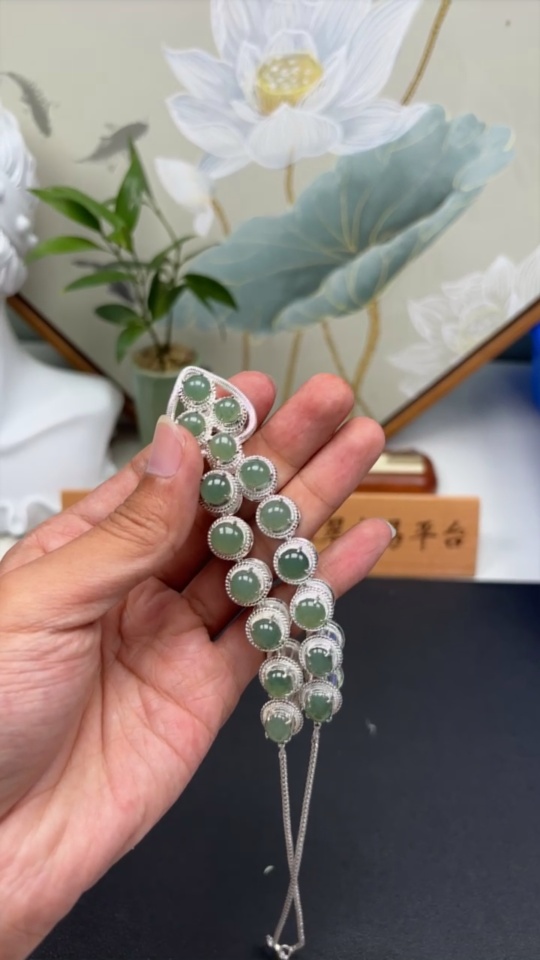 F32775975 Jadeite Cabochon Sell as a Lot No Gold Setting