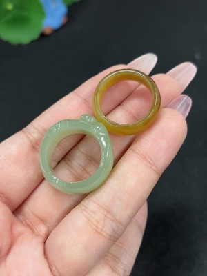 H46588224 和田玉戒圈 货品总重约10.2g