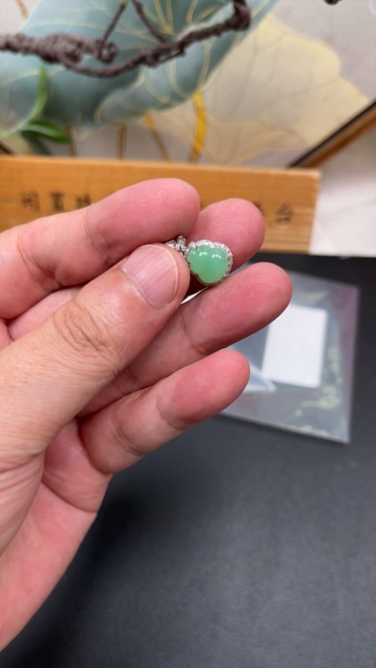 F34002951 Jadeite Gourd Inlaid Pendant 18k Gold Total Product Weight Approx. 1.19g Non-Diamond