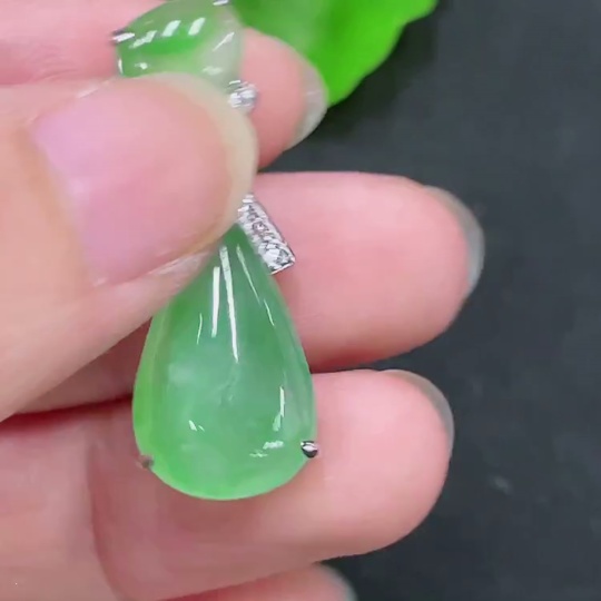 F33919056 Jadeite Teardrop Pendant in 18k Gold Setting, Total Weight Approx. 3.69g, Non-Diamond