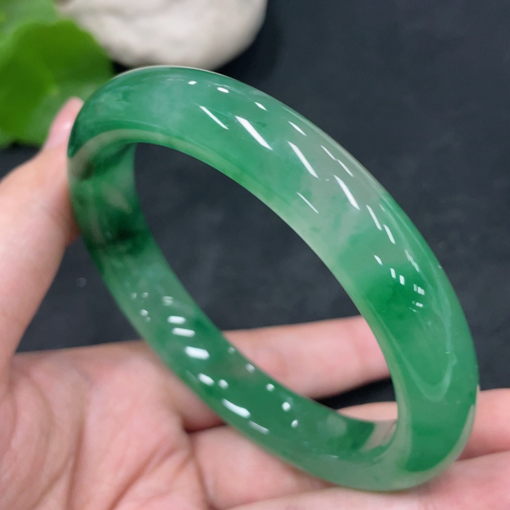 H31581423 African Emerald (Dulong Jade) Round Bracelet