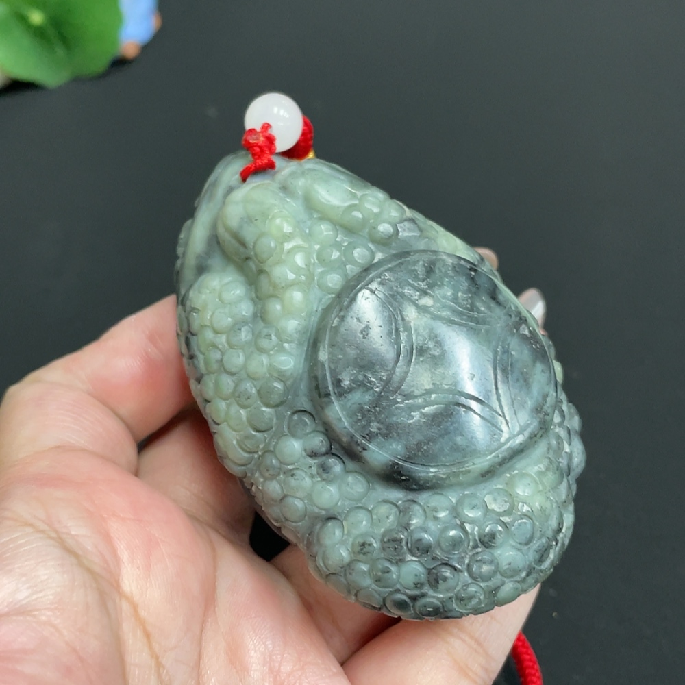 H32766911 Hetian Jade Handheld Ornament - Three-Legged Golden Toad