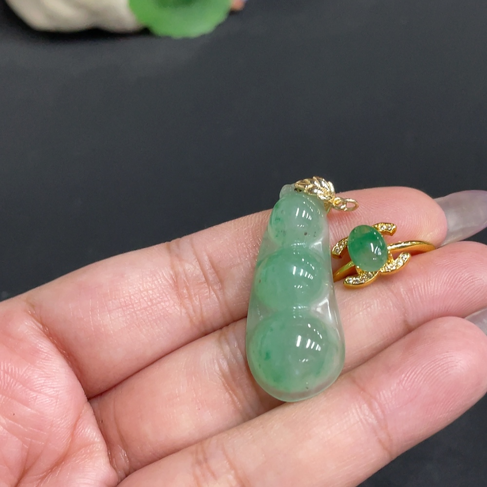 H34972491 African Emerald (Dulong Jade)