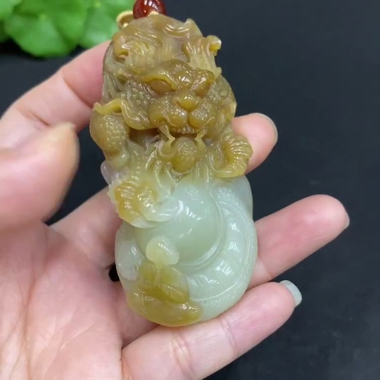 H34015618 Hetian Jade Pendant Dragon Total Weight (including rope) 79.6g