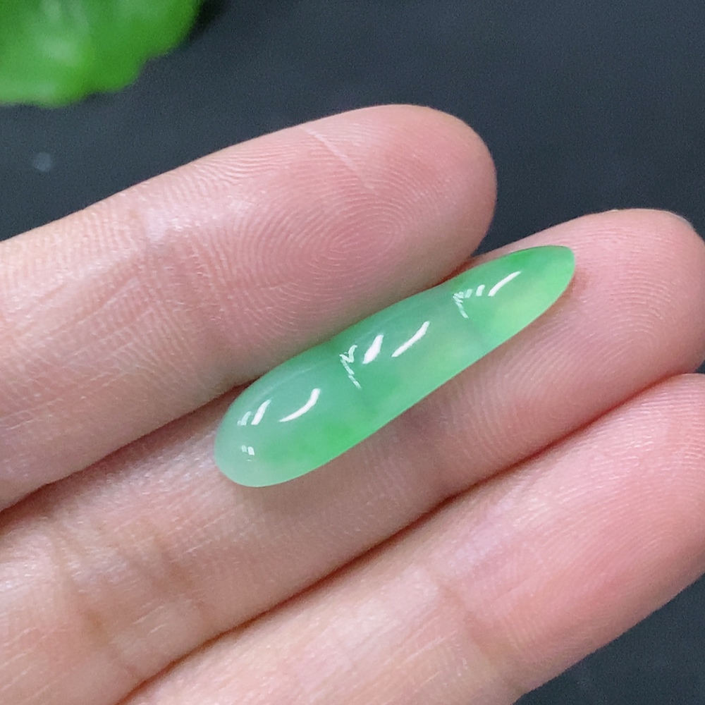 F31587395 Jadeite Inlaid Lucky Bean