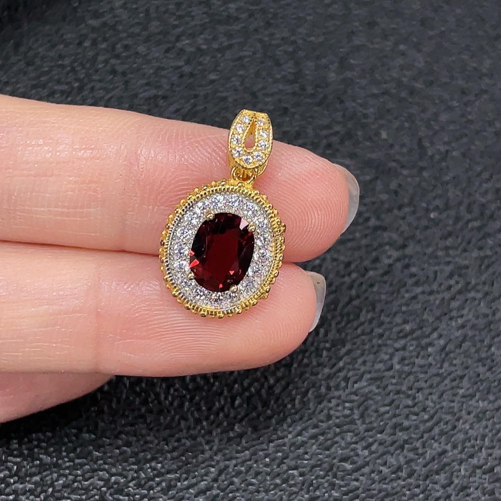 C34006229 Garnet pendant non-gold total weight approx. 2.10g