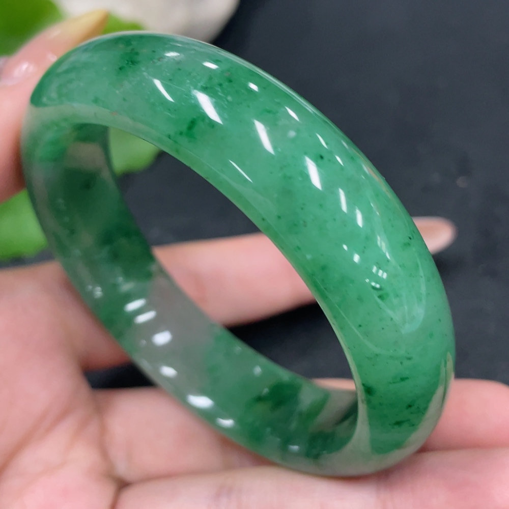 H32724728 African Emerald (Dulong Jade) Round Bracelet
