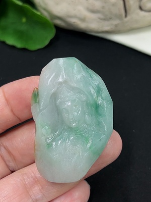 F46585186 翡翠观音挂件 颜色成因未定 毛货  货品总重约36g