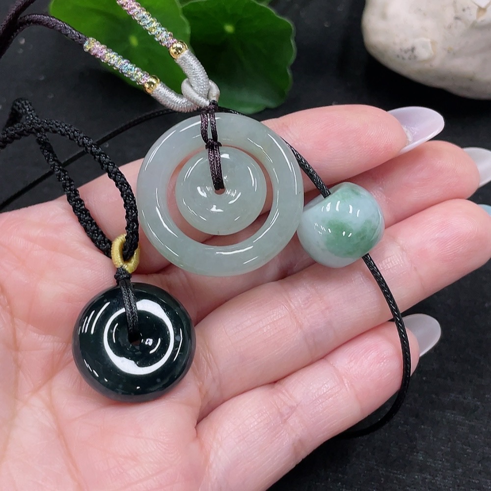 F33873101 Jadeite Pendants Sell as a Lot
