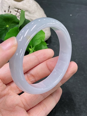 F33840114 Jadeite Regular Bangle (approx. 55.59g total weight, size 55.6)