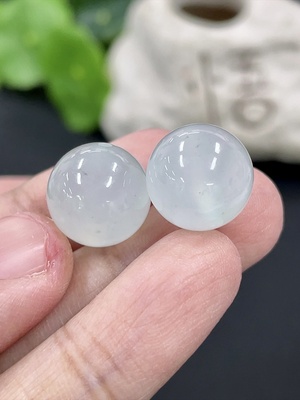 F42952637 翡翠珠子 卡12.6mm左右 货品总重约7.13g