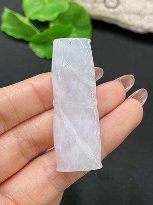 F36264428 翡翠挂件  竹节  货品总重约13.65g