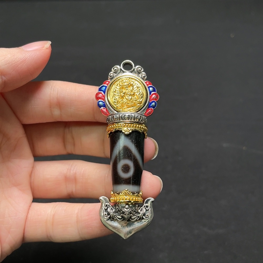 W34994526 Dzi Bead Pendant Total weight approx. 31.8g Size approx. 12.7mm