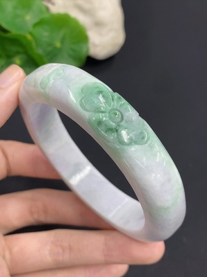 F46603250 翡翠正圈手镯 圈口59.2 货品总重约75.9克（含其他矿物成分）（蜡多）