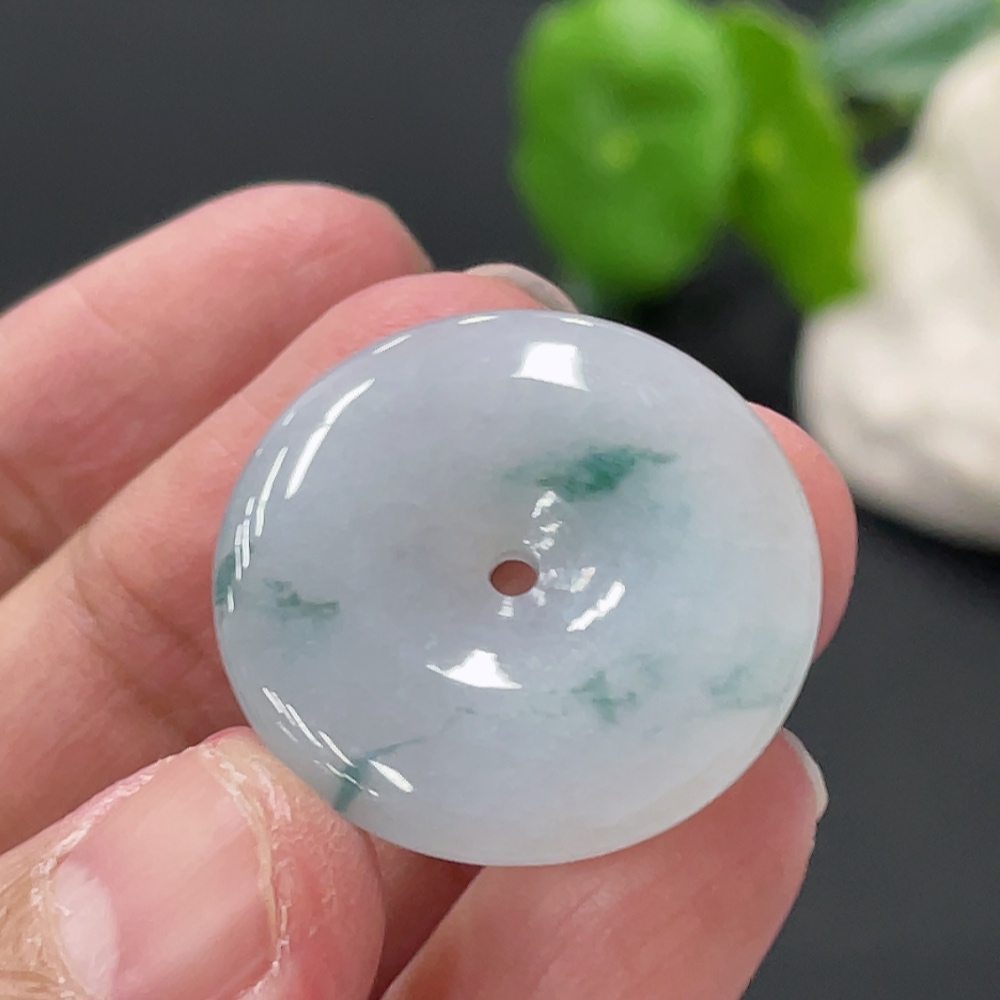 F35108265 Jadeite Peace Knot Pendant, Total Weight Approx. 7.4g