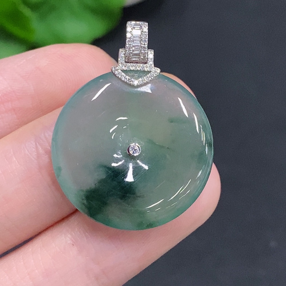 F33876742 Jadeite Safety Buckle with 18K Gold Clasp, Total Weight Approx. 6g, Diamond Accents