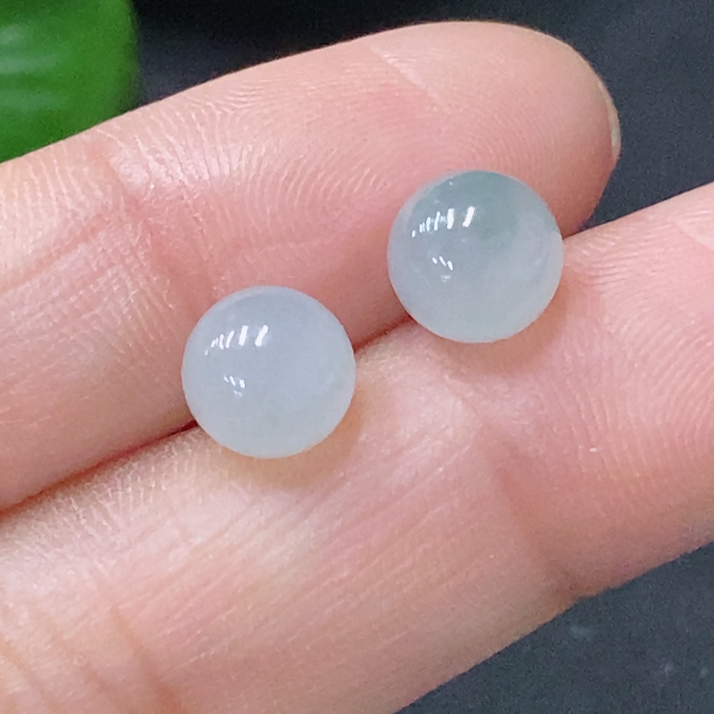 F35116405 Jadeite Earrings with 18k Gold, Total Weight Approximately 1.25g