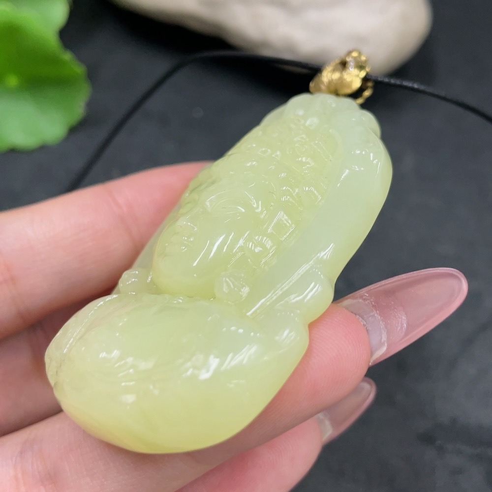 H33925508 Hetian Jade Pendant Guanyin with Diamond (Colorless) and 18K Gold Pendant Total Weight (Including Rope) Approx. 48.3g