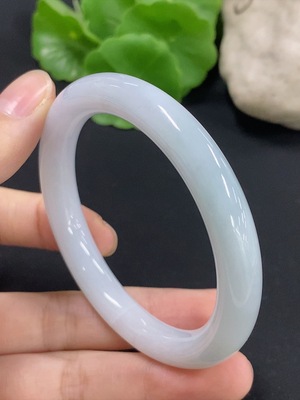 F46585293 翡翠圆条手镯 圈口53.3 修补 货品总重约41.16g