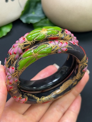 H46528916 和田玉正圈手镯 可见上色工艺 圈口57.2/54.8mm 总重约99.26g