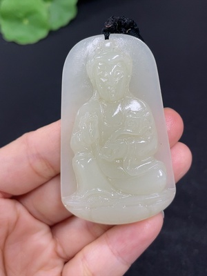 H46558807 和田玉挂件   观音   货品总重约（含绳）30.4g   配珠非和田玉