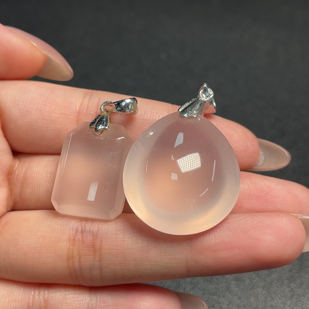 C34067008 Crystal Pendant Non-Gold Total Weight Approx. 20.82g Sell as a Lot