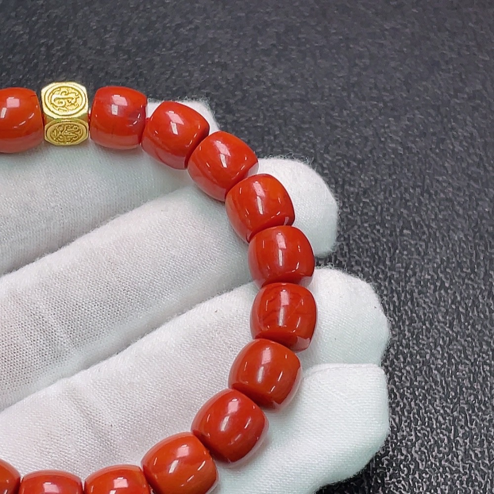 C33851092 Red Agate Bracelet with Visible Organic Matter, Non-Gold, Total Weight Approx. 30.2g, Bead Size 9.5mm