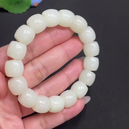 H33901251 Hetian Jade Bracelet, Approx. 13.0mm, Total Weight Approx. 63.5g