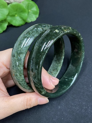 H34015089 Hetian Jade Round Bracelet Size 64.7/64.7 Total Weight Approx. 151.5g Contains Other Mineral Components