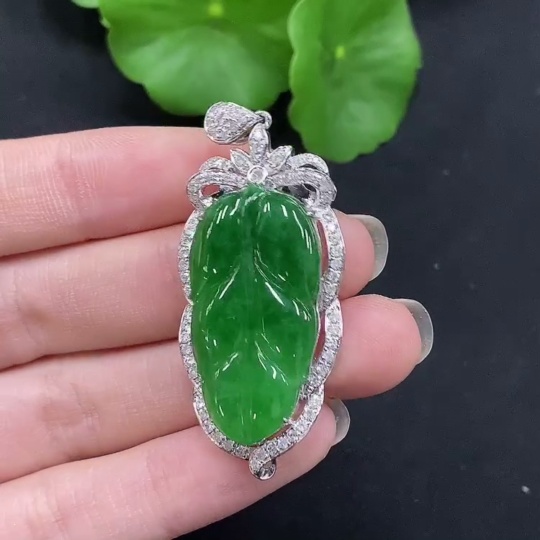 F28280469 Jadeite Leaf Inlay Pendant 18K Gold Total Weight Approx.10.69g With Diamond Accents