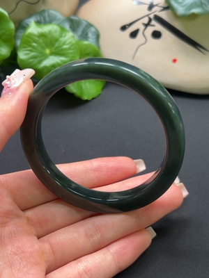 H41916404 和田玉正圈手镯 内径56.5mm 总重约39.4g