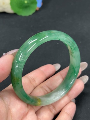 H41843738 非洲翠(独龙玉)正圈手镯 圈口59.8 货品总重约45.2g