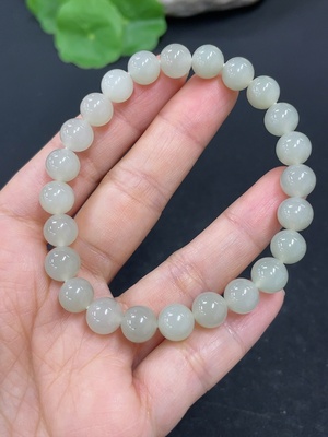 H42961118 和田玉手串   卡7.8mm左右     货品总重约17.9g