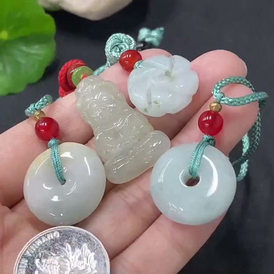 F33886628 Jadeite Pendant Sell as a Lot