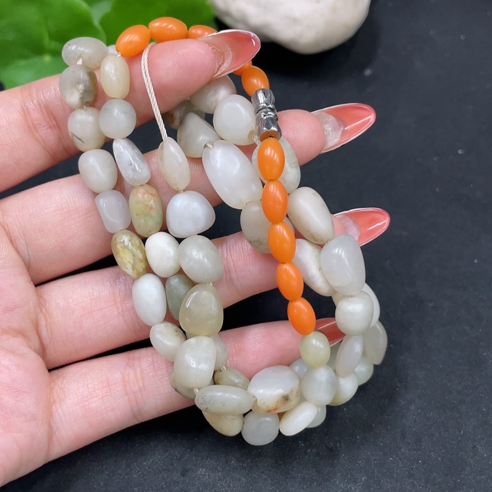 H34063490 Hetian Jade Bead Necklace, Undetermined Skin Color Origin, Containing Other Mineral Components, Accompanying Beads Not Hetian Jade, Total Weight Approximately 48.5g, Non-Gold