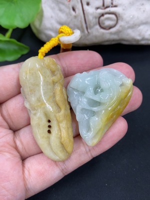 F46598902 翡翠挂件 一手走 颜色成因未定