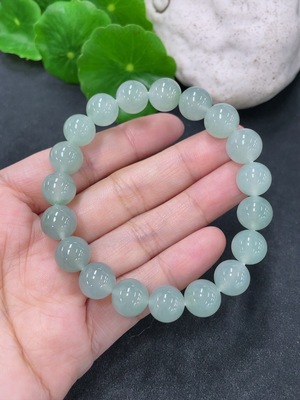 F41857790 翡翠手串 卡9.8mm左右 货品总约重31.22g