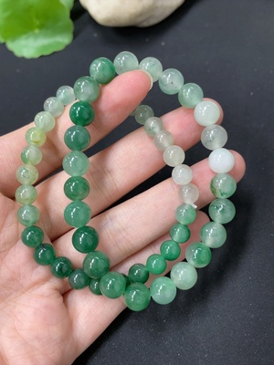 H41854809 非洲翠（独龙玉）手串    卡6.3/7.8mm左右    货品总重约27.2g