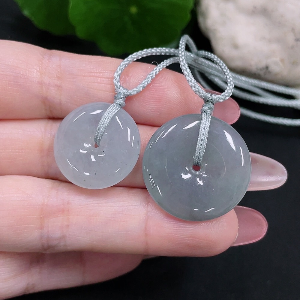 F34033558 Jadeite Peace Knot Pendant