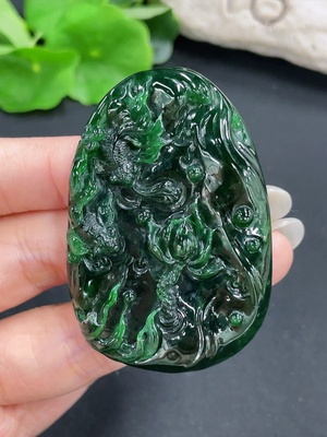 F41950204 翡翠挂件 货品总重约37.45g
