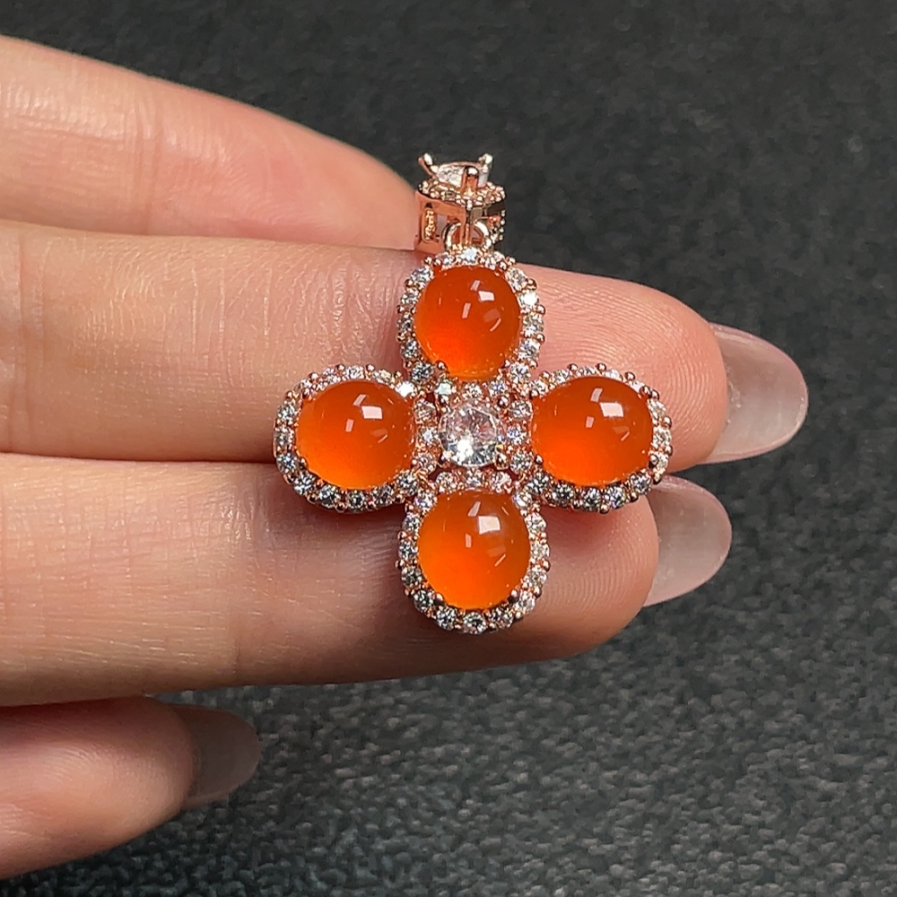 C30470639 'Nanhong Agate Pendant  Non-gold  Total Weight Approx. 4.66g'