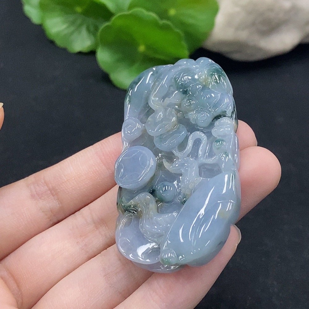 F34028881 Jadeite Fish Pendant Symbolizing Annual Abundance