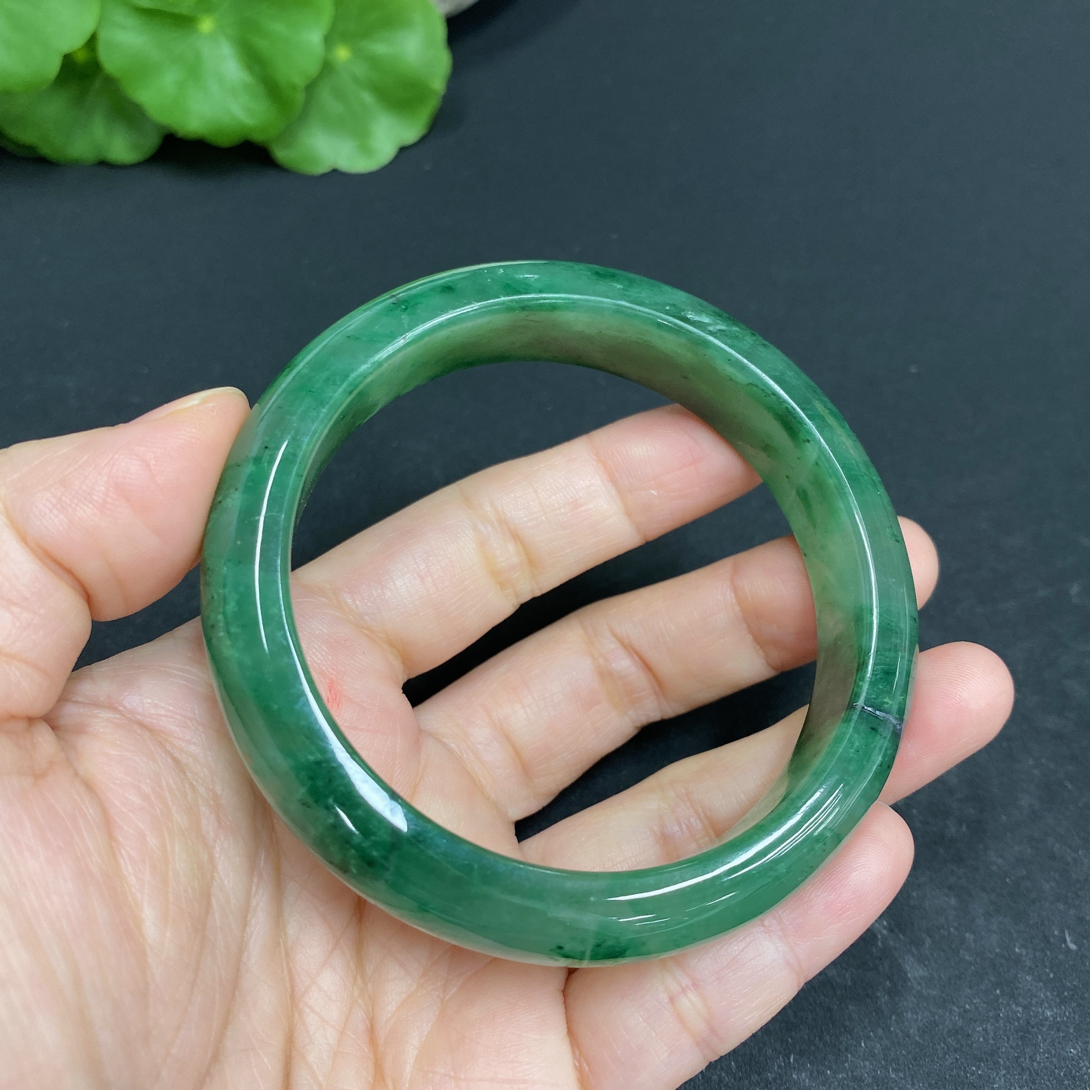 H33903693 African Emerald (Dulong Jade) Round Bracelet