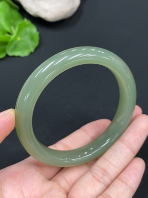 H28246029 Hetian Jade Round Bracelet Size 54.8 Total Weight Approx.40g
