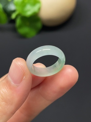 F41879756 翡翠指环 货品总重量约2.23g 圈口8