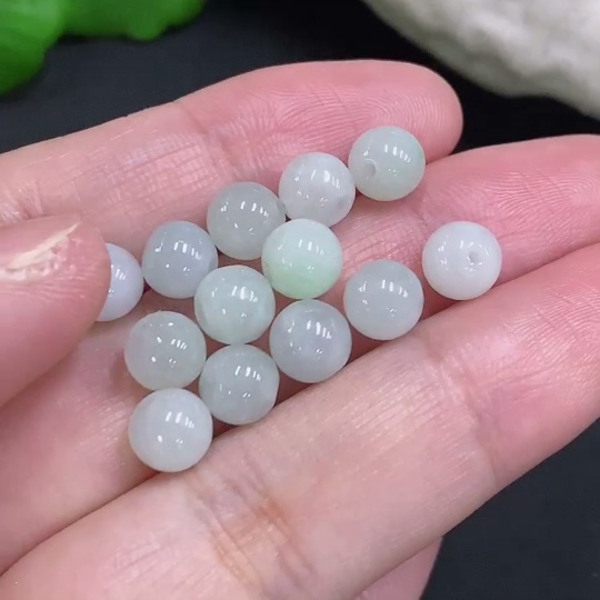 F34071700 Jadeite Beads Sell as a Lot