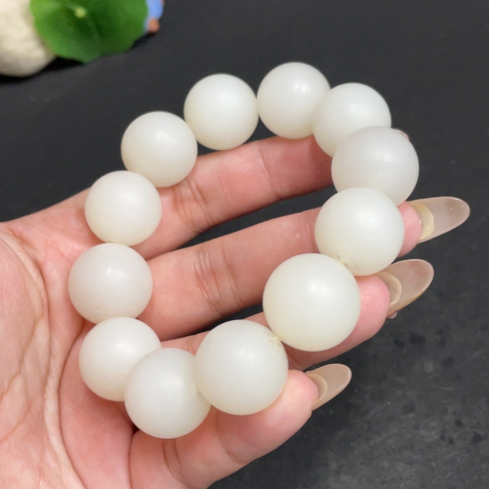 H29398656 Hetian Jade Bracelet, Approx. 17.5 mm Beads, Total Weight Approx. 104.2g