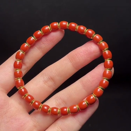 C33934476 South Red Agate Bracelet with Visible Organic Matter, 72% Gold Content, Total Weight Approx. 12.1g, Size Around 5.8mm