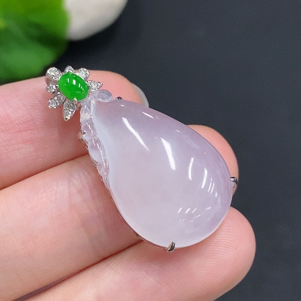 F31646104 Jadeite Fu Gua Inlaid Pendant 18k Gold Total Weight Approx. 5.3g with Diamond Accents