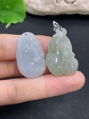F46571897 翡翠挂件  非金一手走